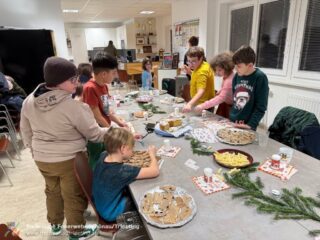 …::: Feuerwehrjugend Weihnachtsstunde 2025 :::…

Am Dienstag, den 16. Dezember 2025 fand im Rahmen der wöchtentlichen Feuerwehrjugendstunde die Weihnachtsstunde statt.

Bei selbstgebackenen Keksen, Punsch und Kuchen haben wurde die letzte Jugendstunde im Jahr 2025 ausgeglungen.