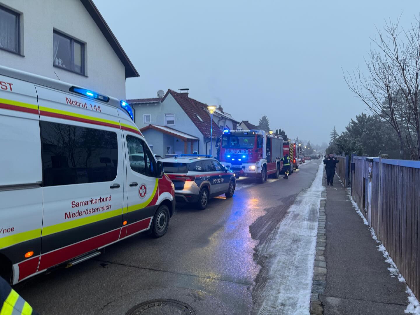 🚨Unterstützung der FF Leobersdorf - B3🚨

Am 15.Jänner 2026 um 16:06 Uhr wurde die FF Schönau an der Triesting mittels LEA App zur Unterstützung der FF Leobersdorf zu einem B3-Einsatz – Brand einer Tischlerei – alarmiert.

Weitere Informationen sowie Fotos finden Sie auf unserer Webseite www.ffschoenautriesting.at